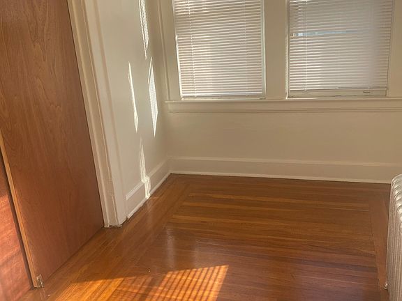 5th image of 558 S Clinton St Floor 2