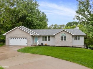 715 Mesquite Dr, Coralville, IA 52241