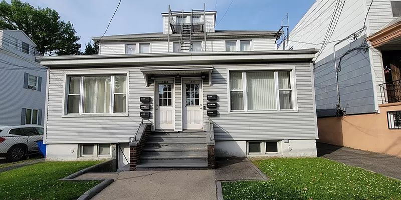 2nd image of 1523 Jarvis Ave #1525