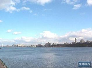 303 Adams Ct, Edgewater, NJ 07020