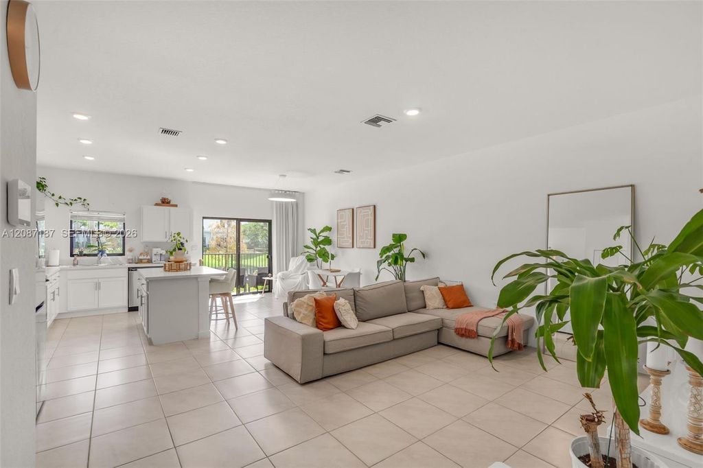 856 NW 3rd Way, photo 3