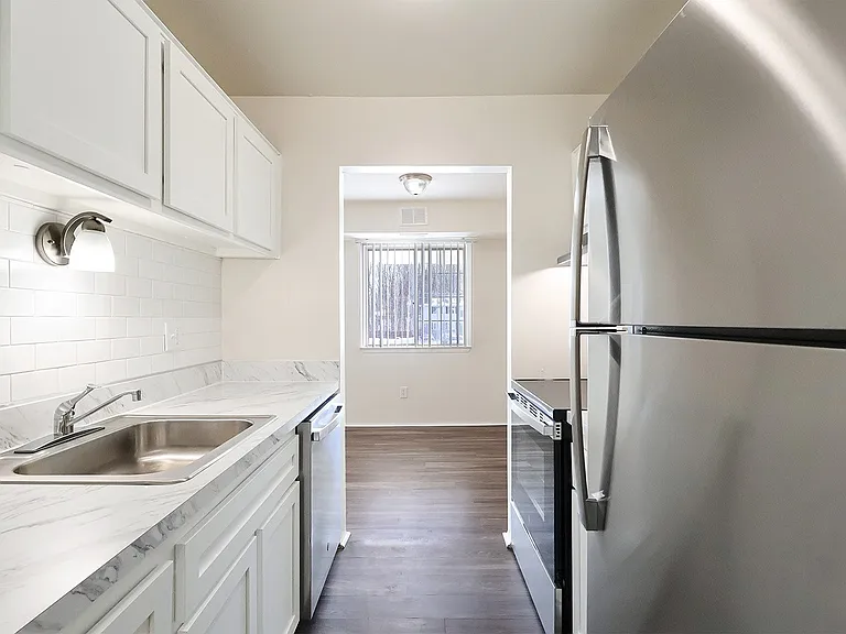 Cherokee Hills Apartments — Photo 9