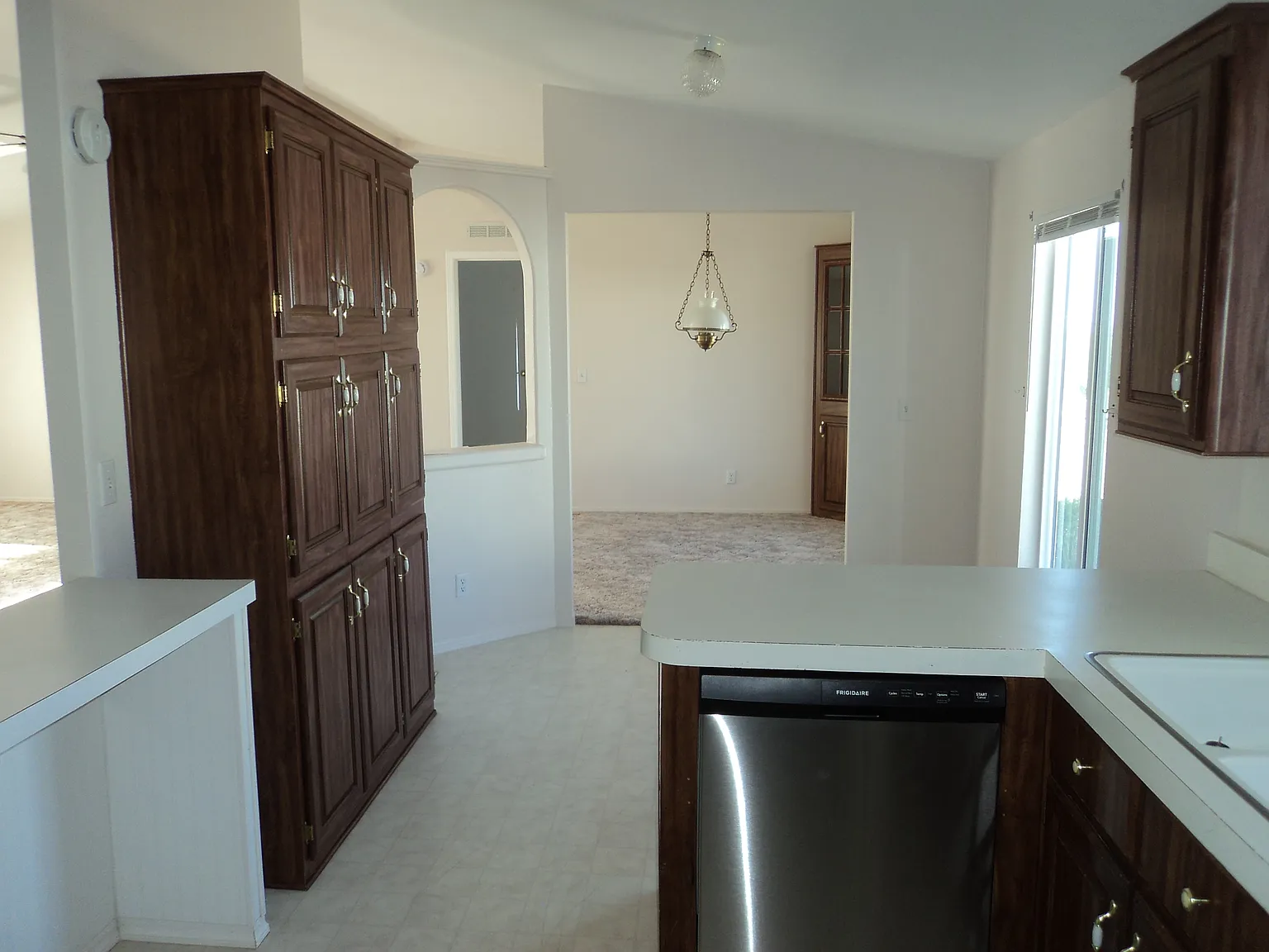 3 bed, 1978 sqft, $1,275 — Photo 2