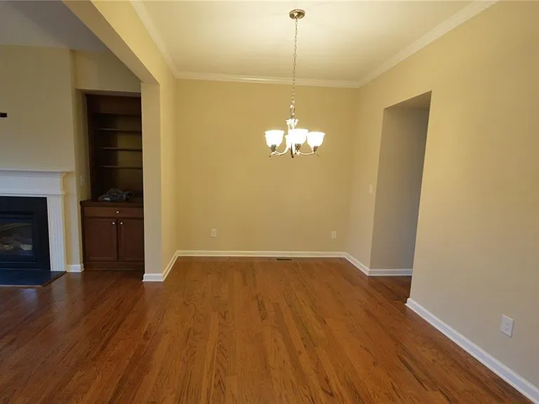 631 Greencrest Ln — Photo 10