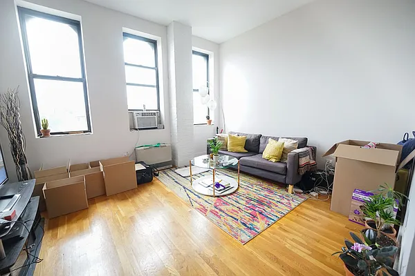 Rented by Manhattan Management LLC | media 31