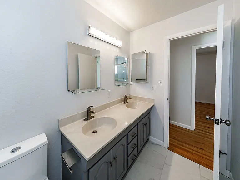 129 Ely St — Photo 29