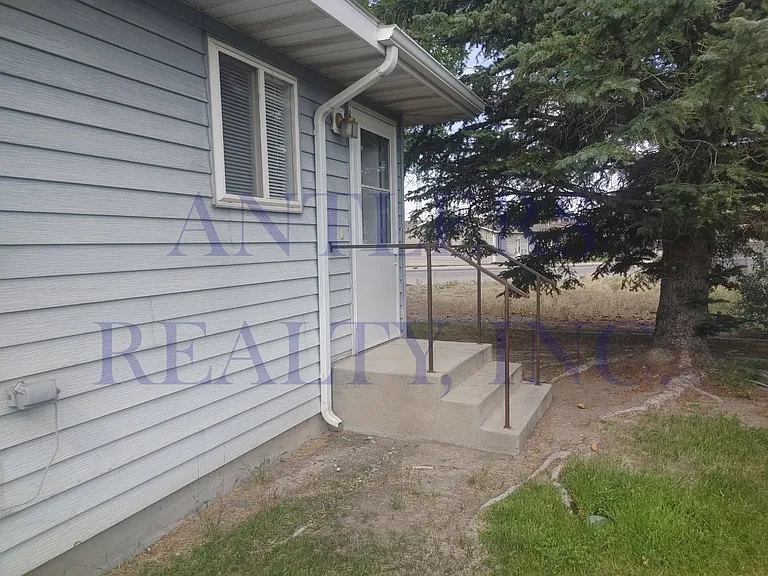 1112 Elm Ave — Photo 9