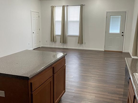 3rd image of 934 Dr Martin Luther King Jr St #934