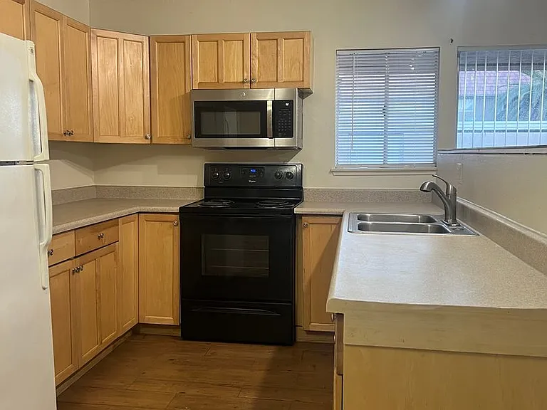 2568 Paradise Village Way — Photo 5