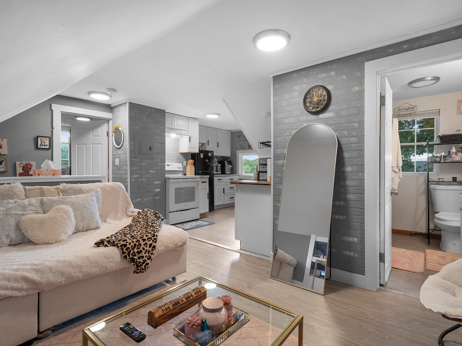 1 bed, 650 sqft, $1,200 — Photo 3