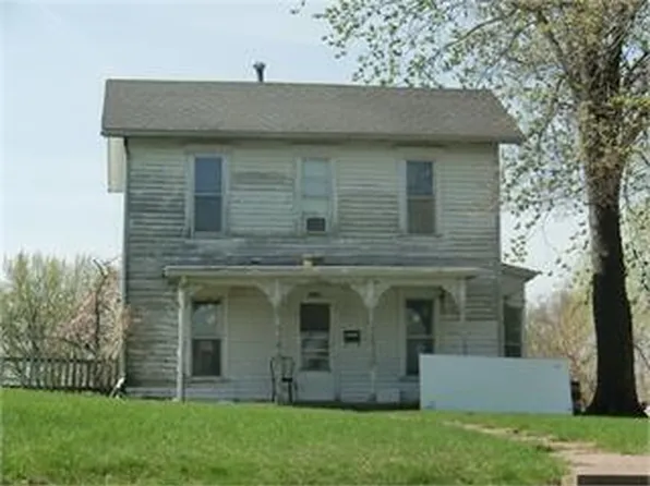 1216 Smalley St, Muscatine, IA 52761