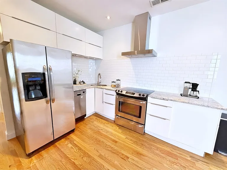 250 Webster St #2 — Photo 4