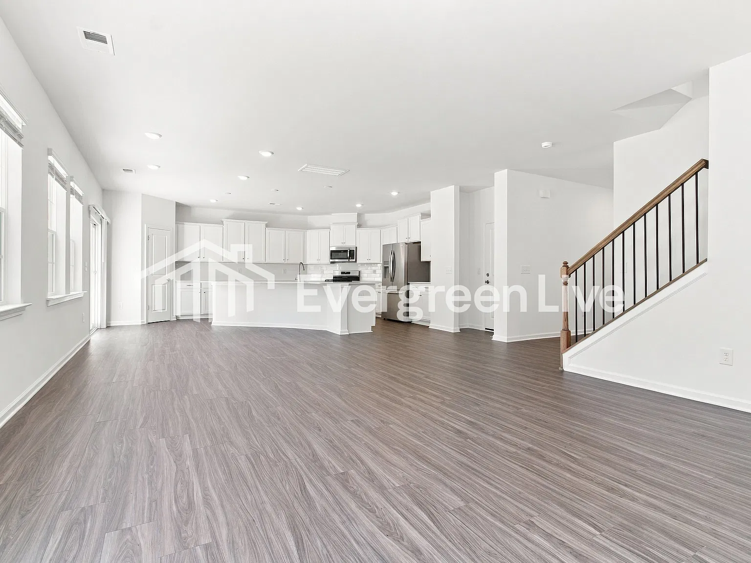 4 bed, 3.5 bath, 2946 sqft, $2,370 — Photo 2