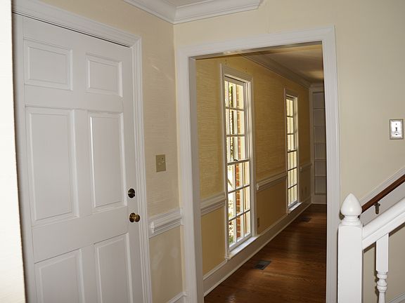 Entrance Hall w/coat closet