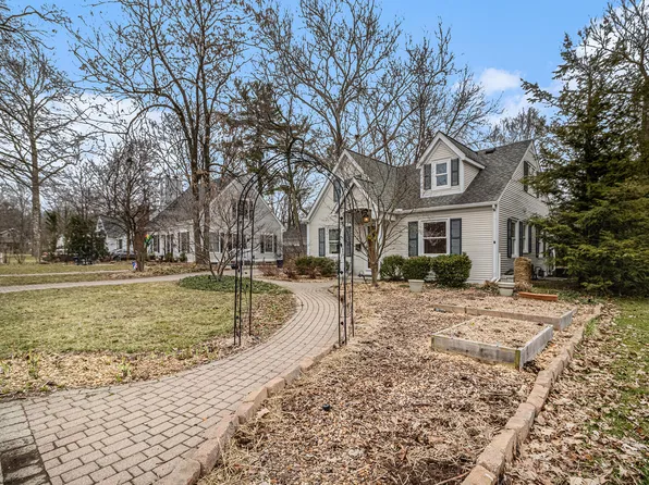1418 Iroquois Pl, Ann Arbor, MI 48104