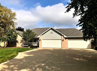 660 Wellington Dr, Lakemoor, IL
