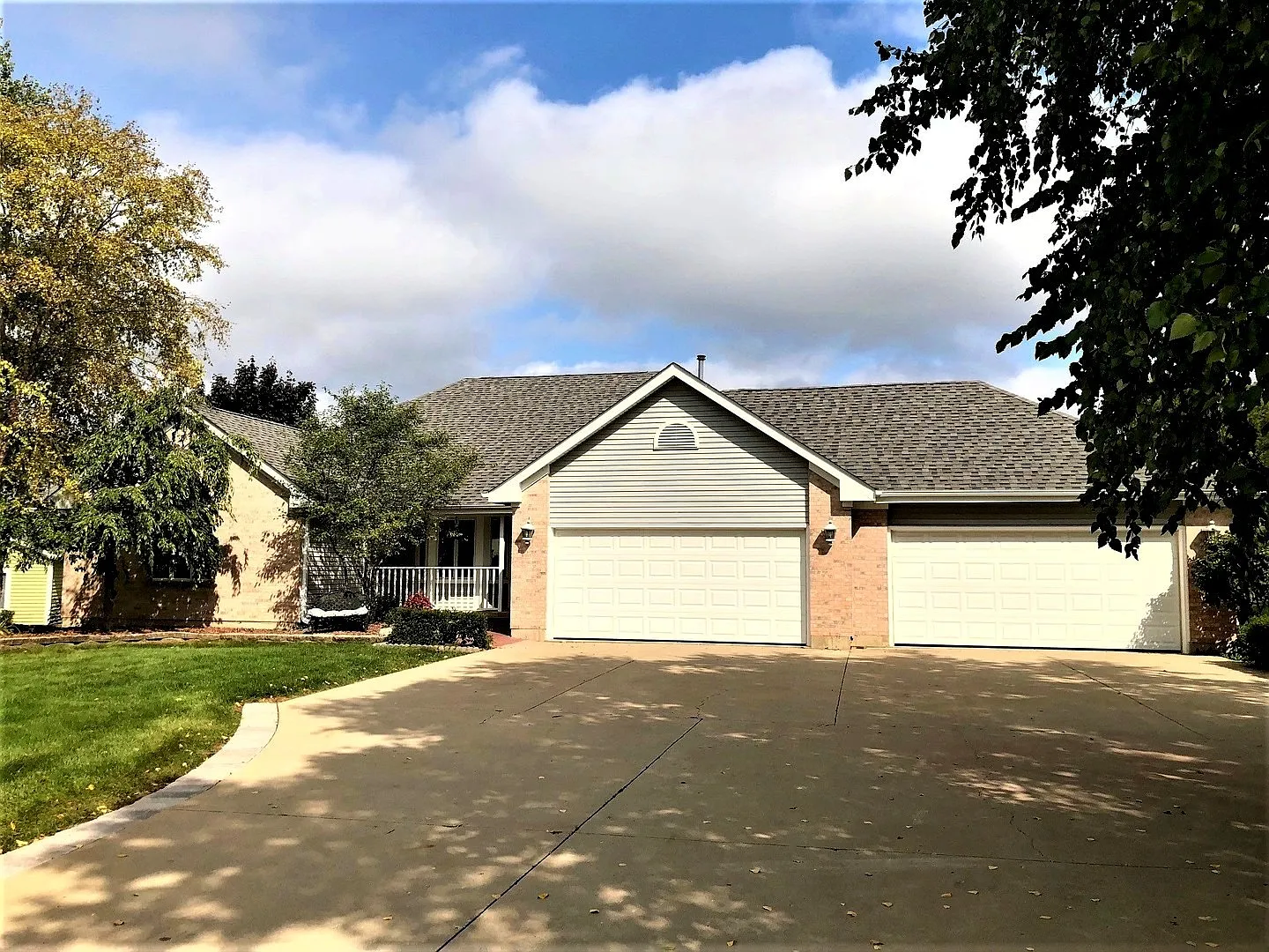 660 Wellington Dr photo 1