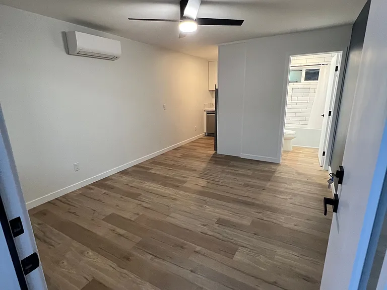 2147 Harrison Ave #1 — Photo 2