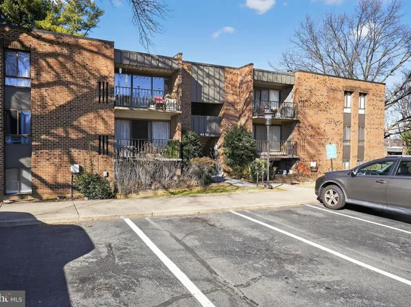 4400 Island Pl APT 302, Annandale, VA 22003