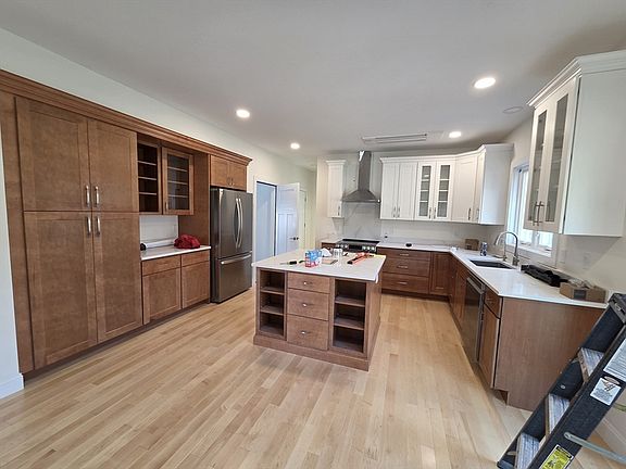 5th image of 91 Chicopee Row