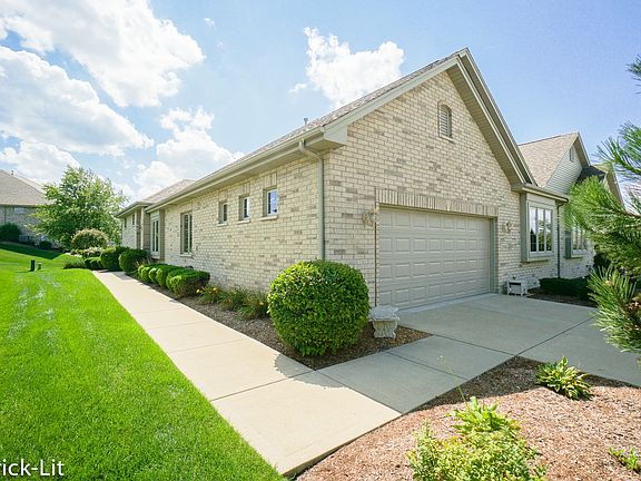 2nd image of 21780 London Bridge Dr