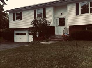34 Clintonwood Dr, New Windsor, NY 12553