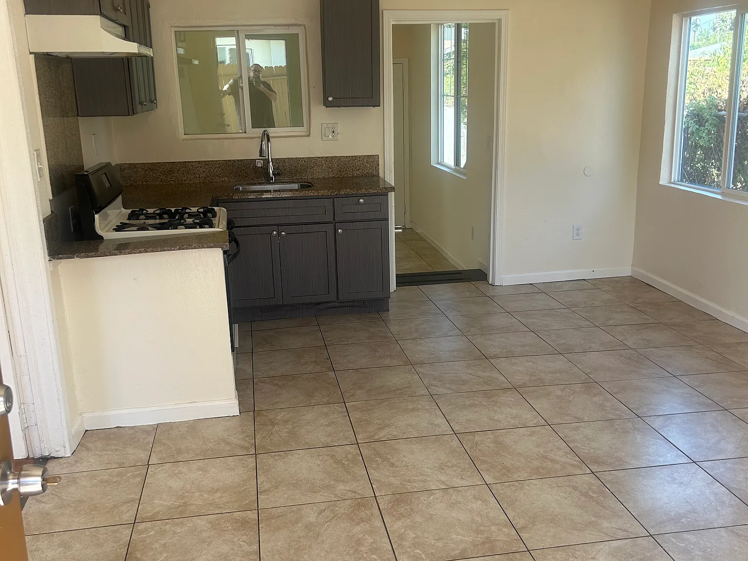 2 bed, 680 sqft, $2,000 — Photo 3