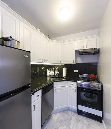 4th image of 330 E 49th St APT 4K