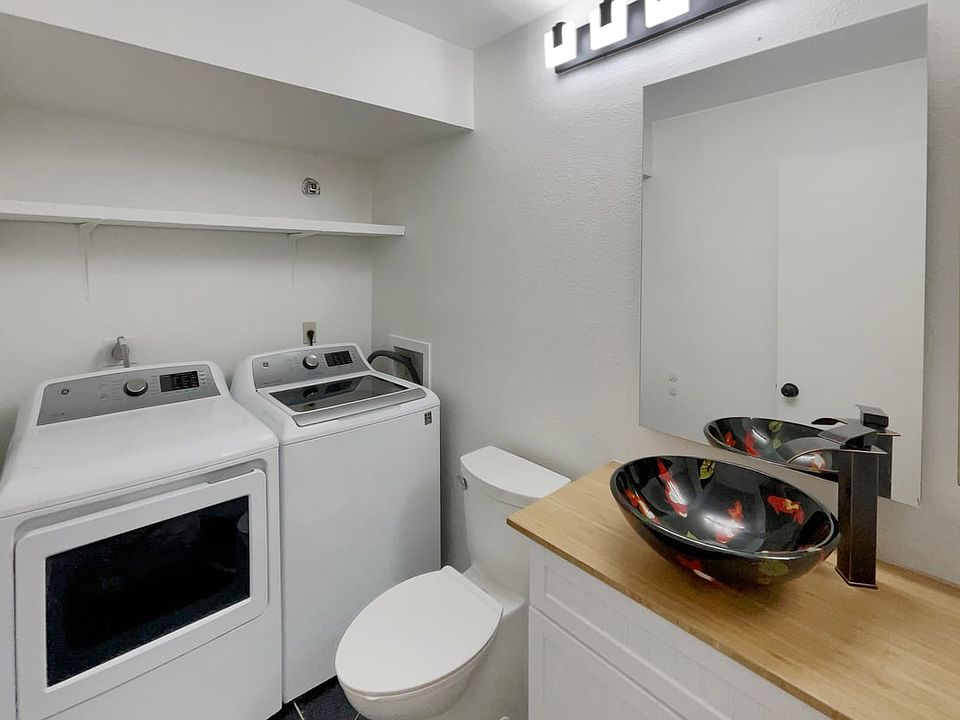 1st image of 2155 W Farmdale Ave #205