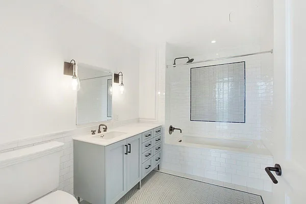 Rented by Level Group | media 15