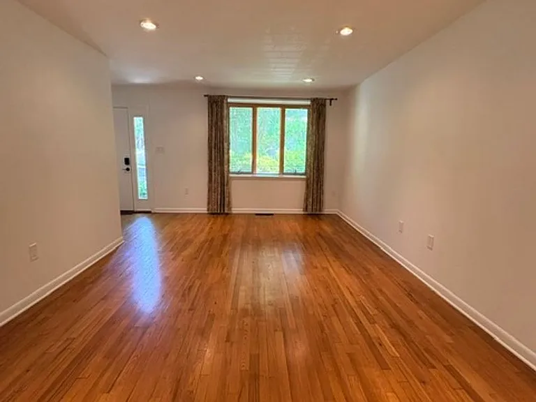 2071 Golf Course Dr — Photo 6