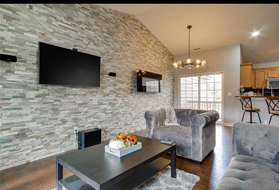 2 bed, 1.5 bath, 1400 sqft, $2,300 — Photo 4