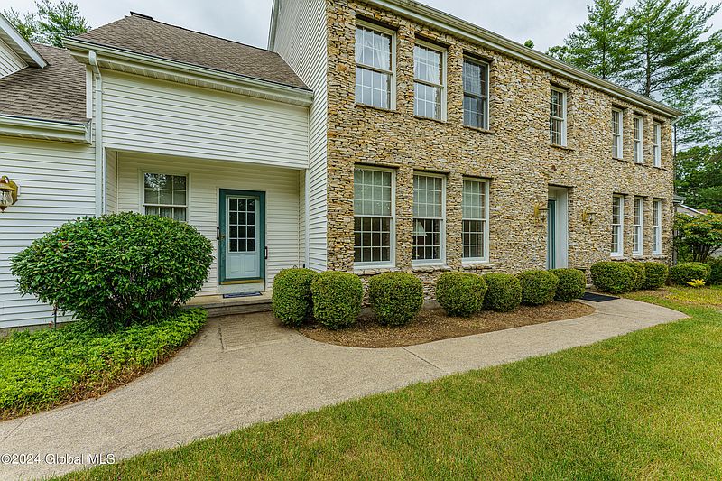 4th image of 22 Summerfield Lane