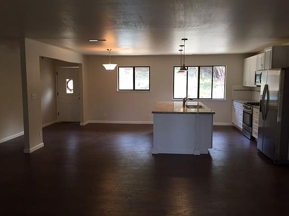 3rd image of 670 Seely Ave