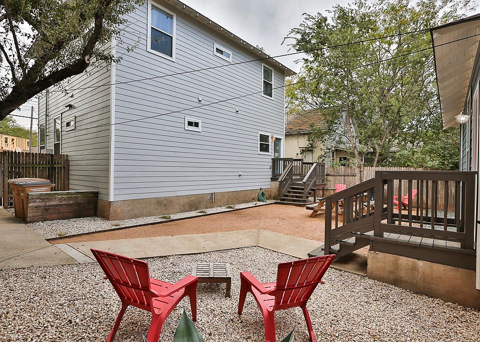 This house on the left, Unit B on the right. Unit B tenant walks past Unit A to get home, but has their own fenced backyard.