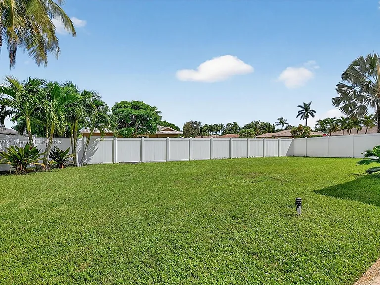5660 Golfway Dr — Photo 35