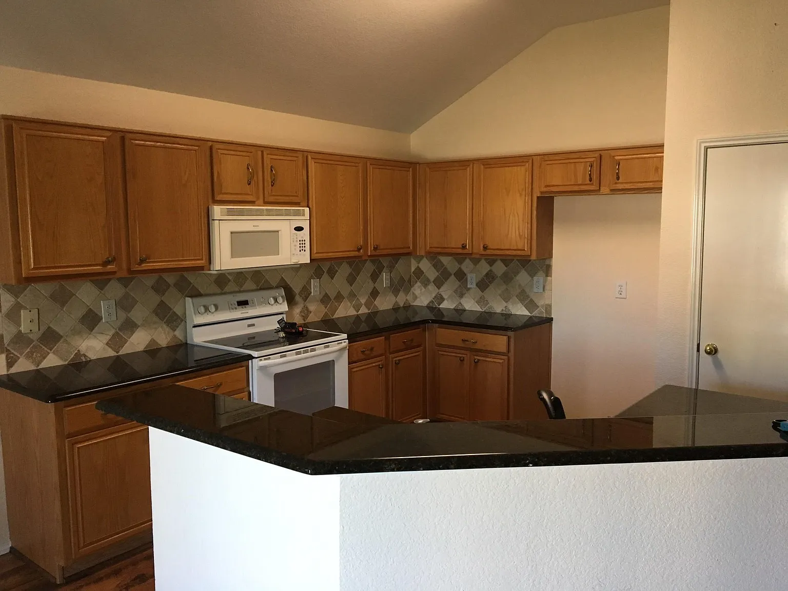 3 bed, 1782 sqft, $2,360 — Photo 4