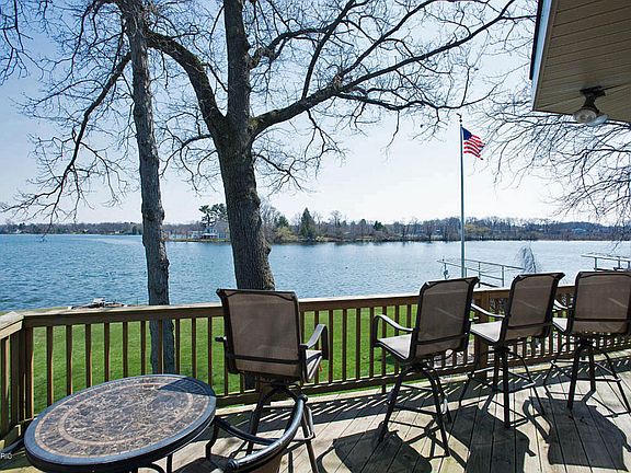 2nd image of 291 Lakeshore Dr