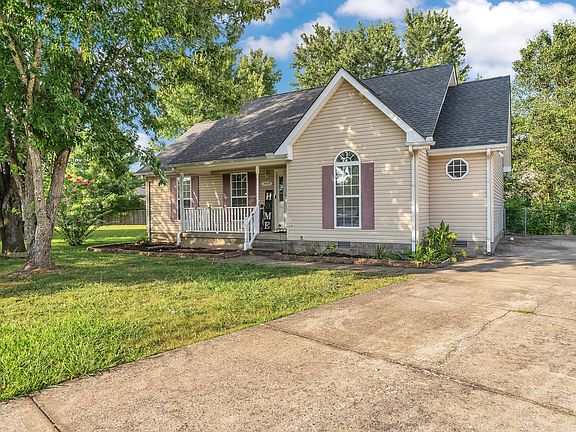 3rd image of 2415 Willow Dr