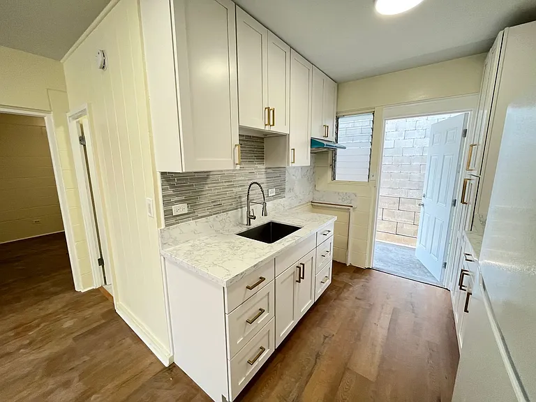 918 Hikina Ln — Photo 6
