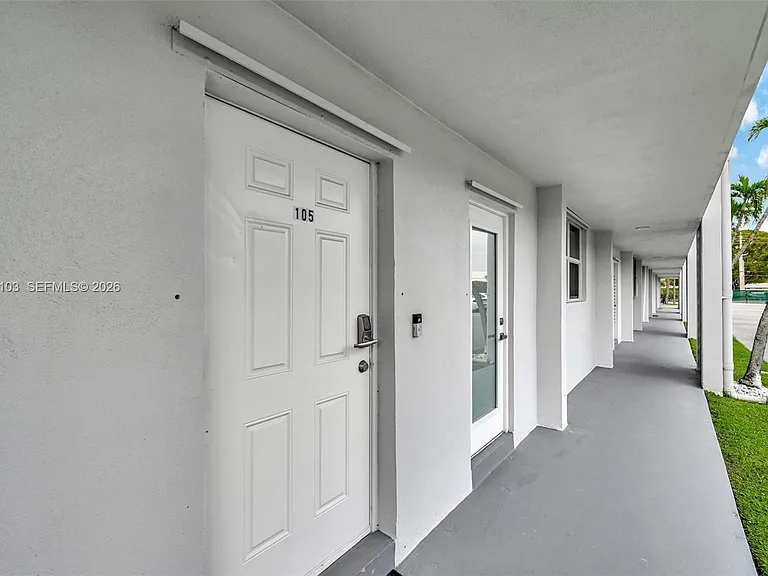 400 SE 10th St #105 — Photo 19