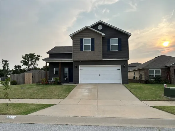 5003 W Claxton Cir, Fayetteville, AR 72704