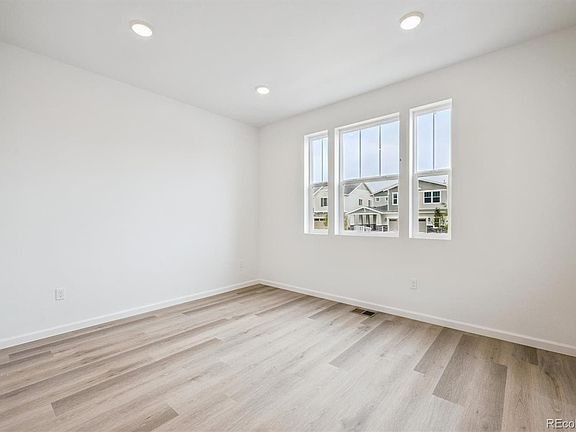 3rd image of 24747 E 40th Avenue