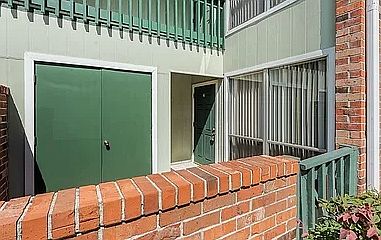 2nd image of 215 NW Fairway Hills Gln Unit 1