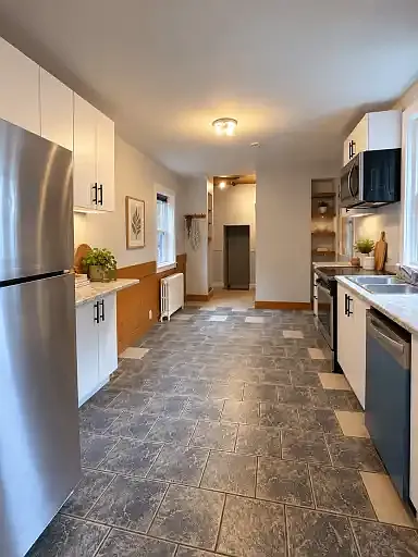 3 bed, 1.0 bath, 823 sqft, $2,395 — Photo 3