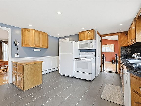 3rd image of 49 Brown St