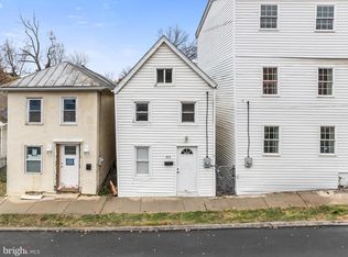 418 W Washington St, Charles Town, WV