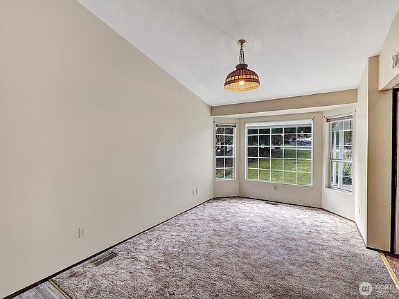 5th image of 2509 58th Avenue NE