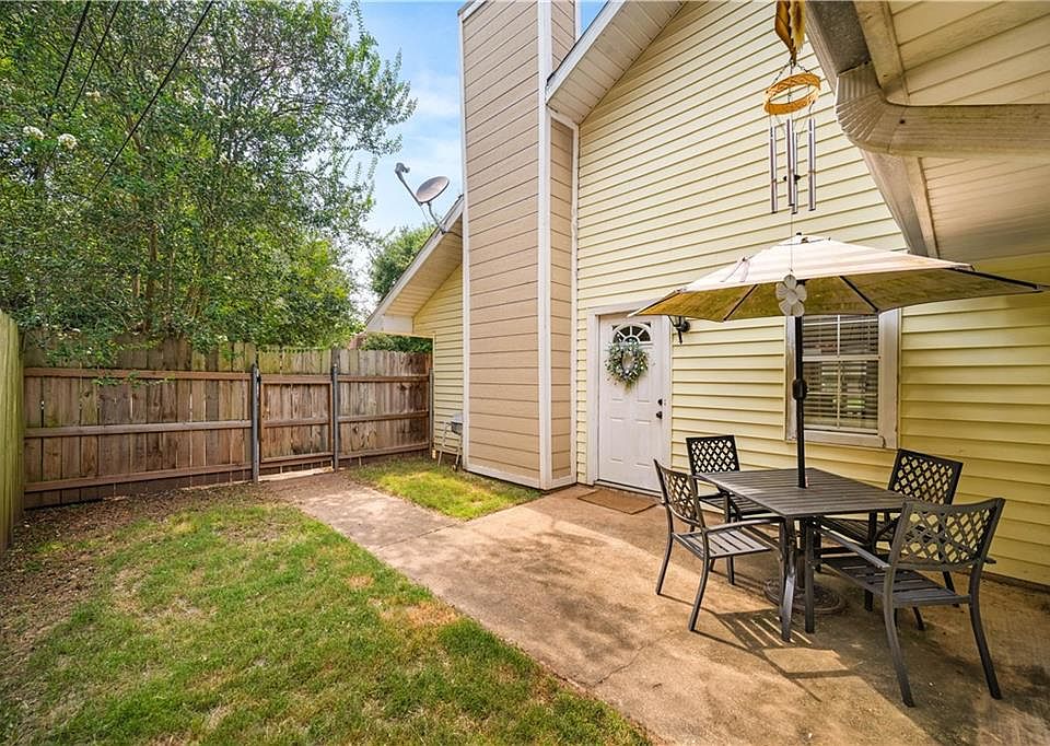 1st image of 814 Brooks Blvd