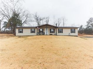 8615 W Shore Dr, Hillsboro, MO 63050